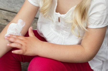 Atopowe zapalenie skóry - przyczyny, objawy i&nbsp;leczenie; AZS u&nbsp;dzieci