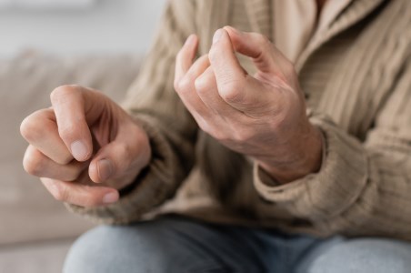 Choroba Huntingtona – co to jest? Objawy, dziedziczenie